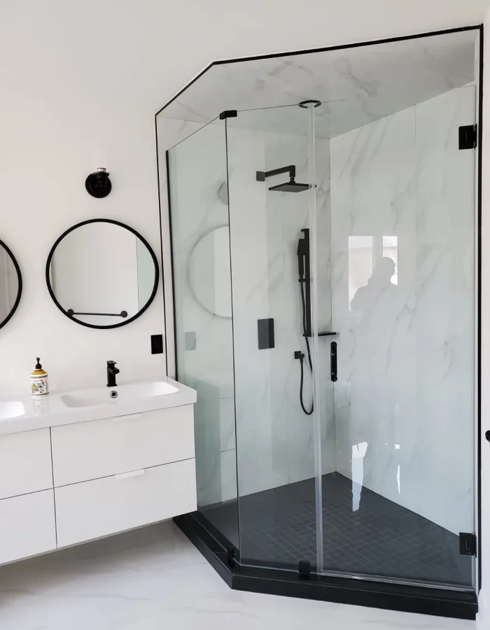 marble shower design bathroom remodeling - Nassar Renovations, Plumbing & Heating. Specializes in Bathroom Renovations, Basement Renovations, Kitchen Renovations, and plumbing. Operating in Brampton, Mississauga, Toronto, and Scarborough.