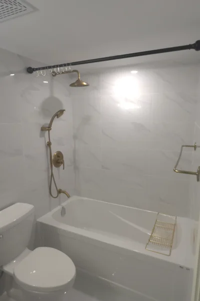 Bathroom remodeling white bathroom - Nassar Renovations, Plumbing & Heating. Specializes in Bathroom Renovations, Basement Renovations, Kitchen Renovations, and plumbing. Operating in Brampton, Mississauga, Toronto, and Scarborough.