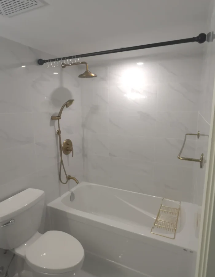 Bathroom remodeling white bathroom - Nassar Renovations, Plumbing & Heating. Specializes in Bathroom Renovations, Basement Renovations, Kitchen Renovations, and plumbing. Operating in Brampton, Mississauga, Toronto, and Scarborough.